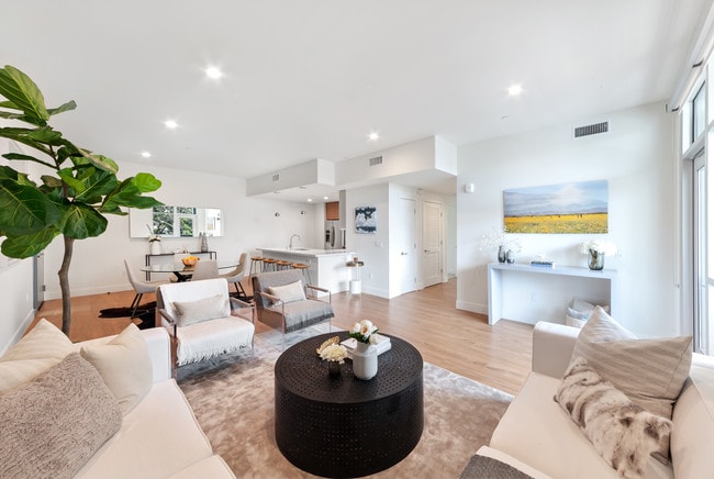 2 BEDROOM