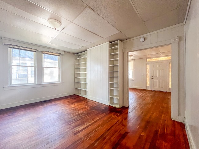 Photo - 142 Windsor Ave