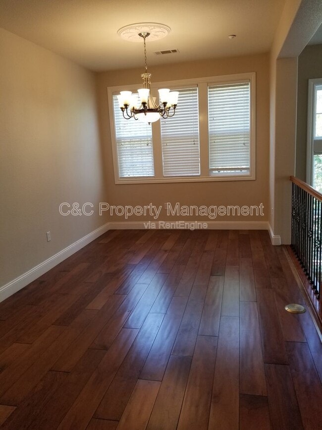 Photo - 3687 Whitworth Dr