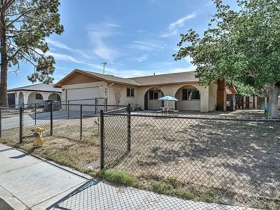 Photo - 301 S Valley St
