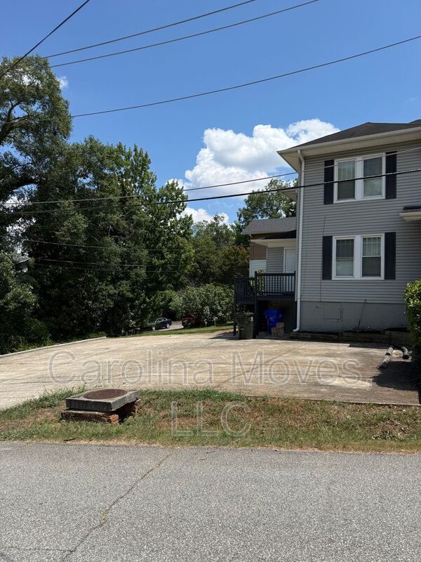 112 Lavinia Ave