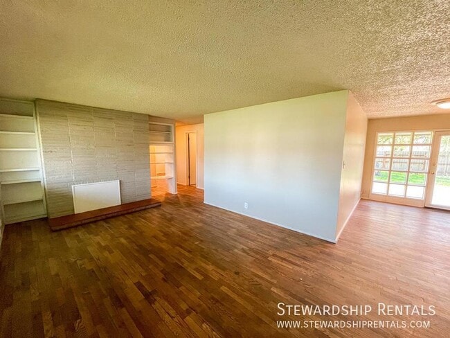 Photo - 2845 Ferry St