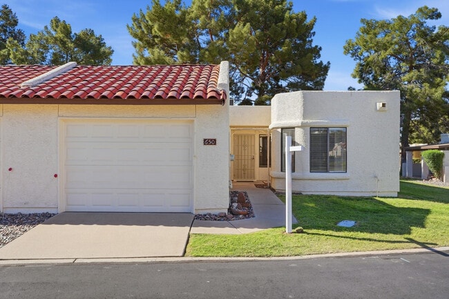 Building Photo - 650 S Arrowwood Way