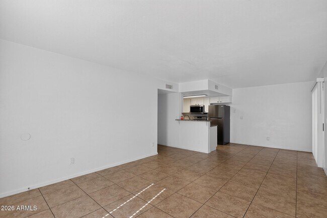 Building Photo - 2132 W Glenrosa Ave Unit A80