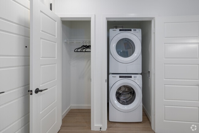 1BR, 1BA - 646SF