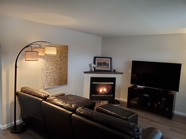 Photo - Beautiful 3 Bedroom Home with Massive Garage and Bonus Room