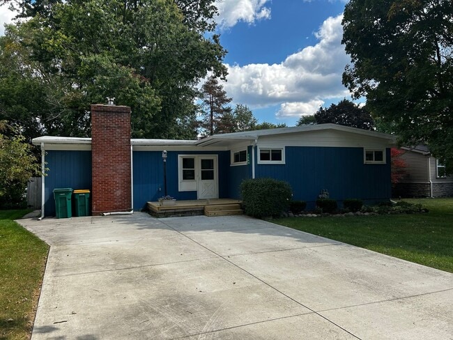 Building Photo - Dexter House for Rent - Walking Distance t...