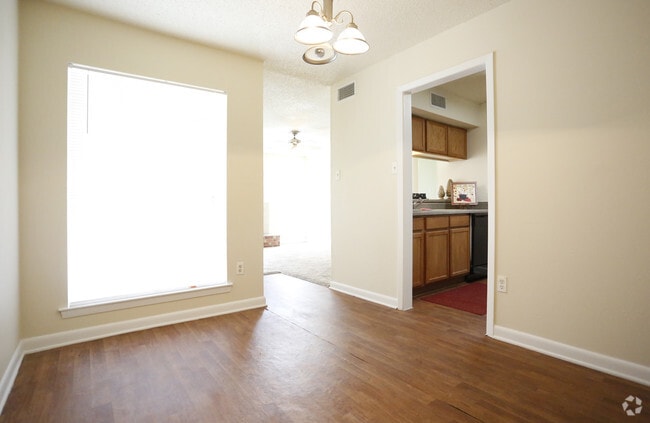 2BR/2BA -950SF