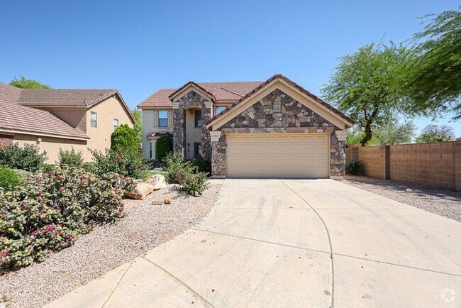 Building Photo - Introducing a stunning 4-bedroom, 2.5-bath... Rental