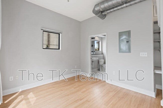Photo - 514 W 10th St Unit 201