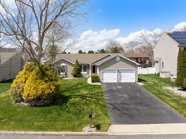 Photo - 148 Mizzen Ave