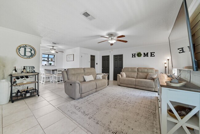 439 Pompano St