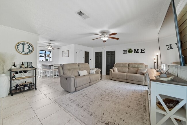 Photo - 439 Pompano St
