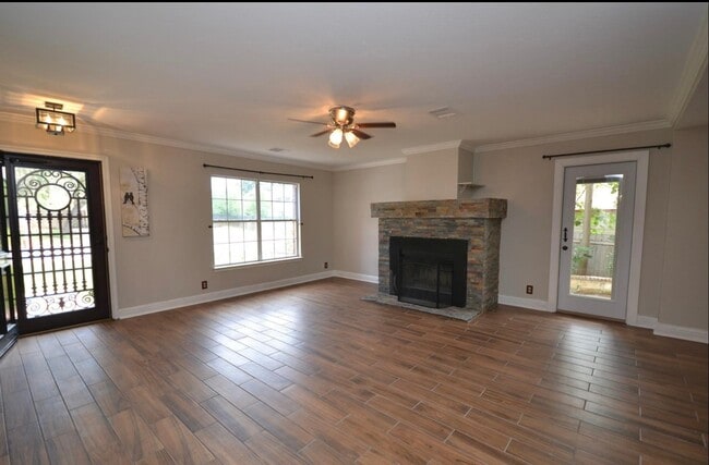 Photo - 9543 Summerbrook