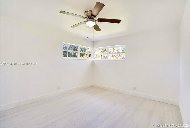 Photo - 1301 NE 147th St Unidad 1301