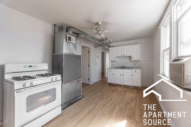 Building Photo - 2334 N Ridgeway Ave Unit 3 Rental