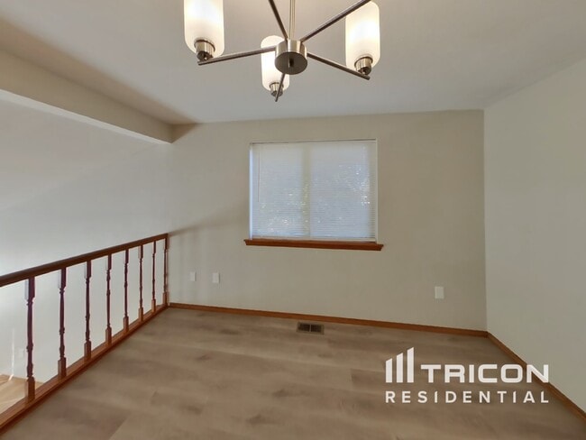 Photo - 835 S 76th St