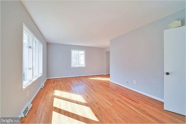 1912 S Glebe Rd