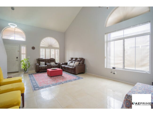 Photo - This charming and spacious 4/2.5 single family Phoenix house is perfect for comfortable living!