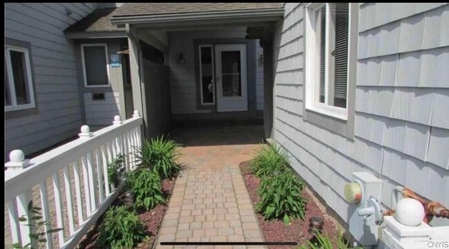 Photo - 372 Summerhaven Dr N