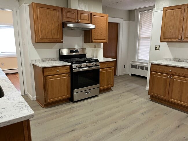 Kitchen - 190 Branch St Apartment