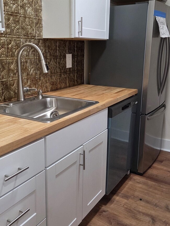 Building Photo - 2 Pleasant St Unit 6