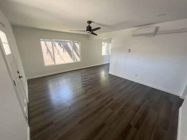 Photo - 3572 Nile St