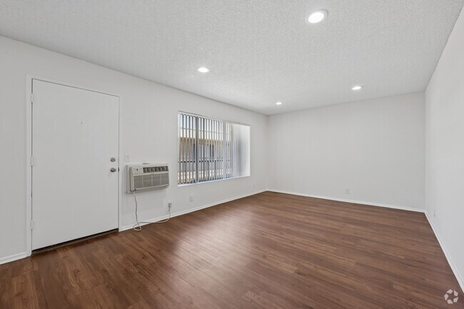 2BR, 1BA - 860SF - Living Room