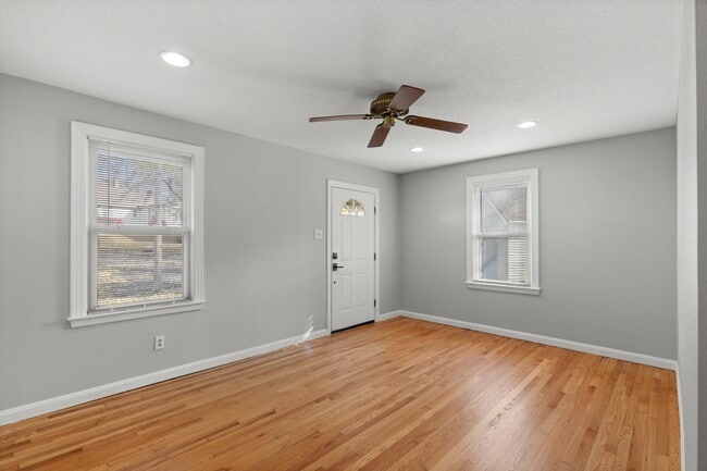 Photo - 963 Collier Pl