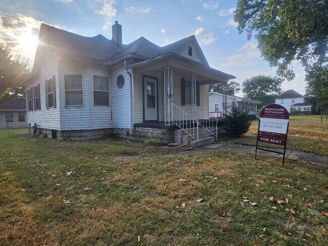 Building Photo - 2 Bedroom on the Southside Rental