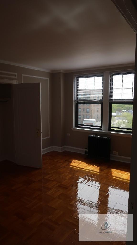 Building Photo - 1214 W Sherwin Ave Unit 606