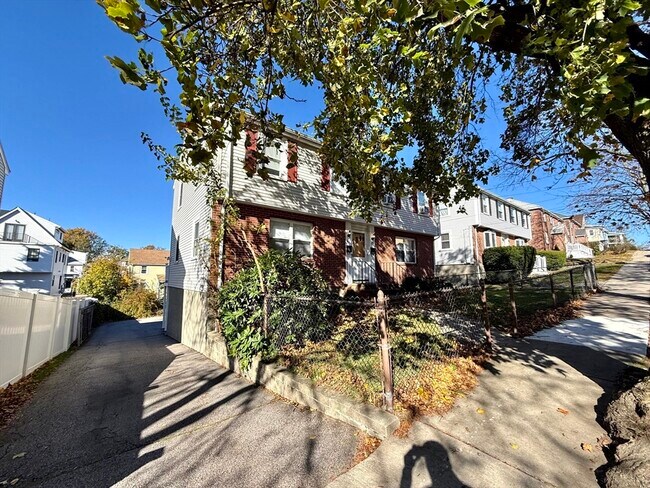 Building Photo - 31 York Ave