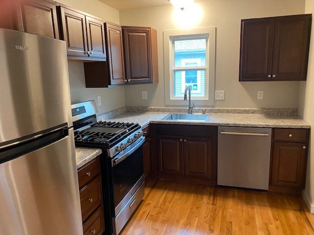 Cocina - lavavajillas de acero inoxidable - 626 Vattier St Unidad #2