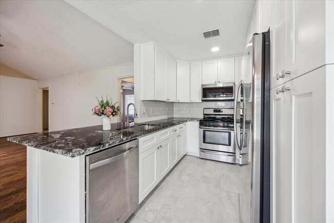 Photo - 5359 Little John Ln