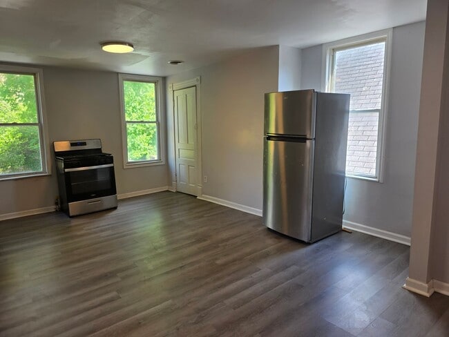 1637 Rutherford Ave