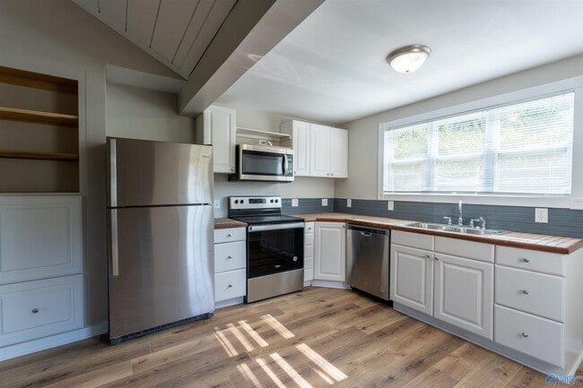 Photo - 2843 Hobbs Island Rd SE