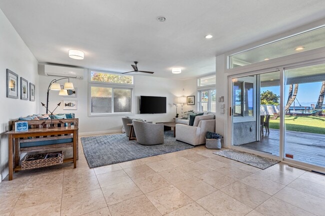 Photo - Hawaii Life Presents Hale Maluhia Beachfro...