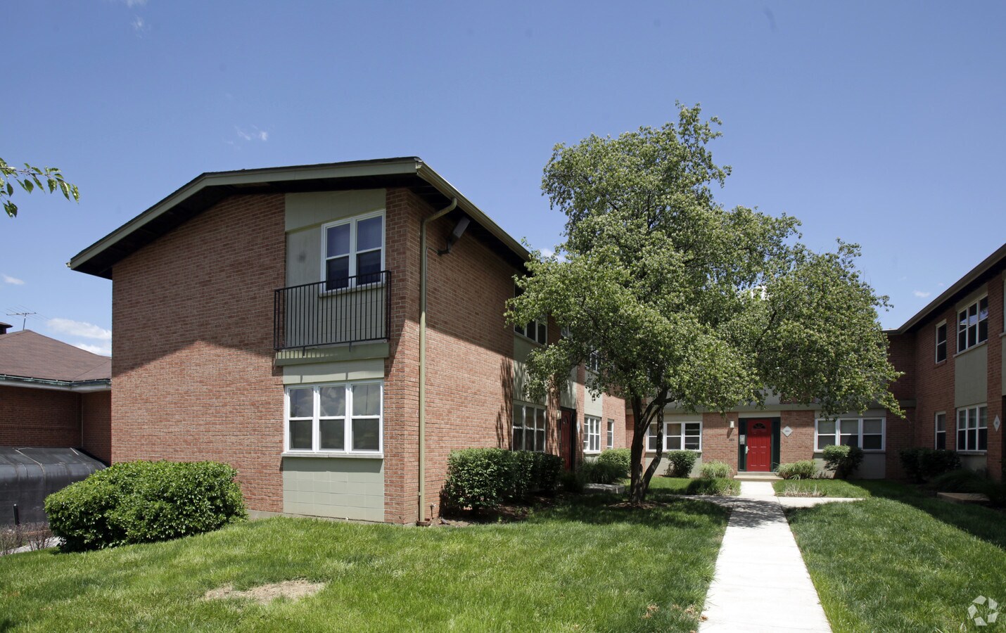Leland Apartments - Leland Apartments