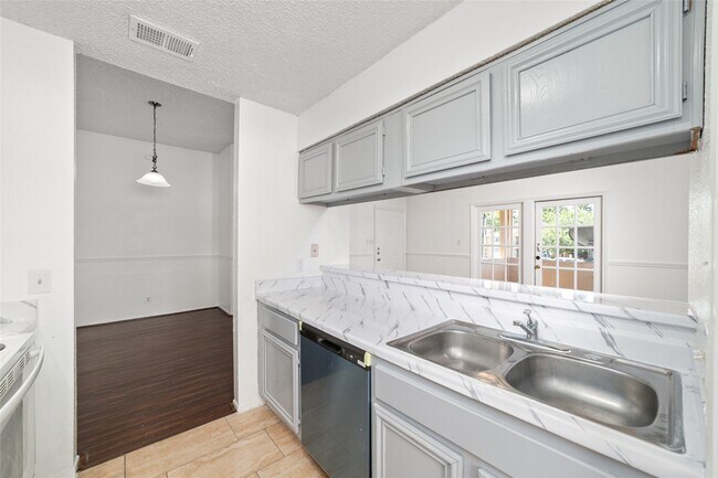Photo - 1308 Brenda Ln