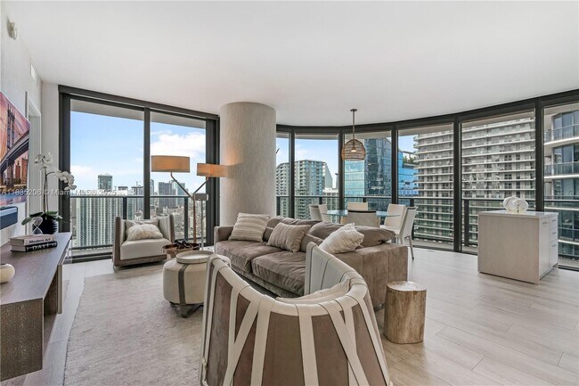 Photo - 55 SW 9th St Unidad 4001 Rental