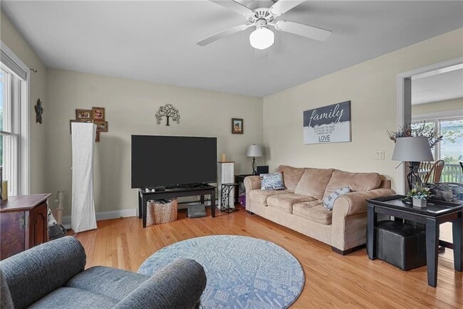 Photo - 1037 Main Rd