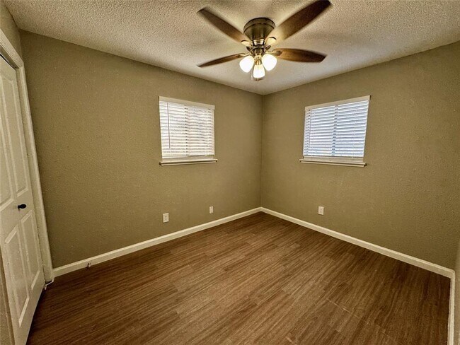 Photo - 202 W N Loop Blvd