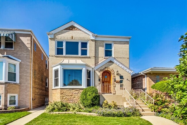 Building Photo - 5644 N Meade Ave Unit 2