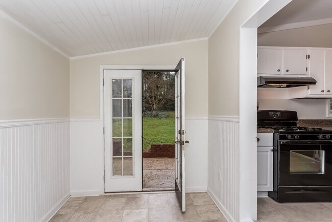 Photo - 2432 Woodacres Rd NE