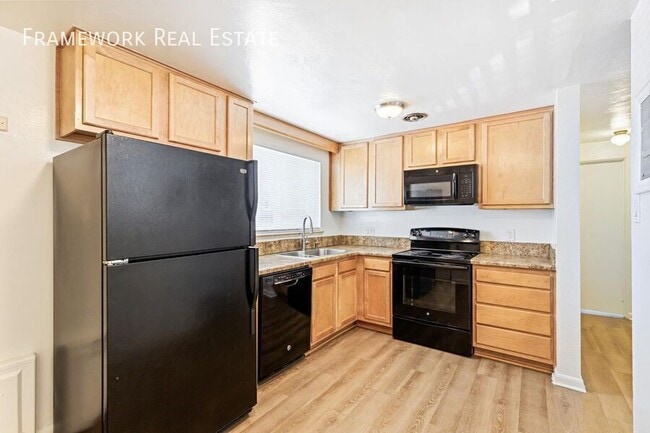 Building Photo - 1687 Reed St Unit 3