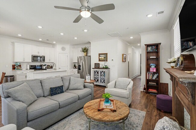 Photo - 217 Southmen Ln