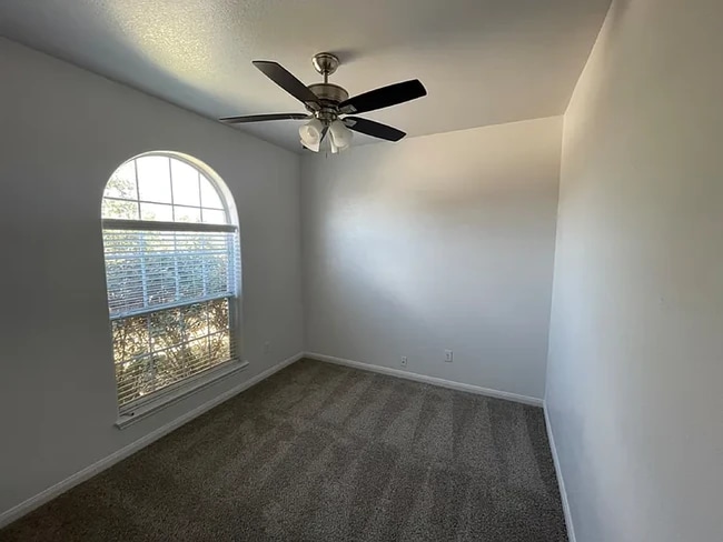 Photo - 204 Lamont Rd