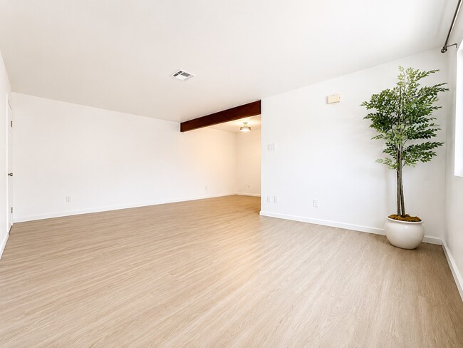 Photo - 604 E Orange Grove Ave