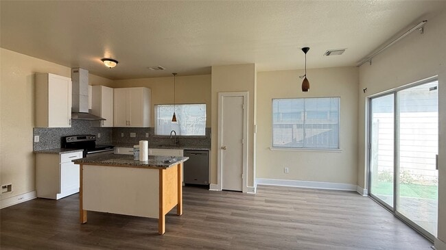 Photo - 1615 Palcio Real Dr