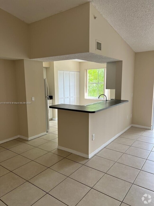 Building Photo - 165 NW 96th Terrace Unit 3-301 Rental